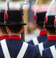“De punta en blanco”: grupo de soldados del regimiento Patricios de Buenos Aires en uniforme de gala