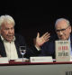 El ex vicepresidente del Gobierno Alfonso Guerra (d), junto al ex presidente del Gobierno Felipe González (i), durante la presentación de su libro 'La rosa y las espinas: El hombre detrás del político', este miércoles en el Ateneo de Madrid.