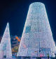 Pruebas de luces del árbol de Navidad más alto de España que se instala en Badalona
