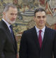 MADRID, 17/11/2023.- Pedro Sánchez (d) promete su cargo de presidente del Gobierno ante el rey Felipe VI (i) y un ejemplar de la Constitución, este viernes en el Salón de Audiencias del Palacio de la Zarzuela en Madrid. EFE/ Ballesteros POOL