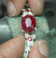 Los más intesos rubíes en rojo sangre pichón y tallas deliciosas brilan en la alta joyería