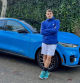 Iker Casillas posando con su Ford Mustang Mach-E
