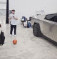 Golpearon el coche con una pelota de baloncesto