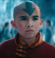 Gordon Cormier es Aang, el Avatar que controla todos los elementos.