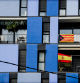 foto XAVIER CERVERA 07/12/2017 una bandera independentista catalana, junto a una blanca pacifica, y el vecino de debajo, con una rojigualda (espanola constitucionalista) en el balcon de su vivienda, en la calle almogavers, barri del poblenou, barcelona