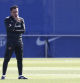GRAFCAT2700 Sant Joan Despí (BARCELONA) 12/04/2024.- El entrenador del FC Barcelona Xavi Hernández, durante el entrenamiento del primer equipo realizado este mediodía en las instalaciones de la ciudad deportiva en Sant Joan Despí (Barcelona), previo al partido de la jornada 31 de LaLiga EA Sports contra el Cádiz CF. EFE/Quique Garcia