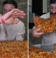 Intenta comerse una pizza gigante él solo y la gente alucina:
