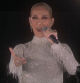Celine Dion canta sobre la Torre Eiffel para cerrar la ceremonia de inauguración de los Juegos Olímpicos