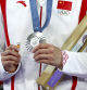 Paris (France), 05/08/2024.- Silver medalist He Bing Jiao of China hold en Spanish pin during the medal ceremony for the Womein Singles of the Badminton competitions in the Paris 2024 Olympic Games, at the La Chapelle Arena in Paris, France, 05 Augusto 2024. (Francia) EFE/EPA/DIVYAKANT SOLANKI