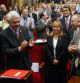 PARLAMENTARIOS CATALANES CELEBRAN EL RESULTADO POSITIVO DE LA VOTACION PARA LA APROBACION DEL PROYECTO DE ESTATUT DE CATALUNYA, QUE SERA PRESENTADO EN EL CONGRESO DE LOS DIPUTADOS ESPAÑOL, PARA SU ESTUDIO Y APROBACION.