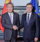 El ministre de Comerç xinès, Wang Wentao, i el vicepresident executiu i comissari de Comerç de la CE, Vladis Dombrovskis, després d'una reunió a Brussel·les
