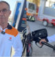 El trabajador explicó las ventajas de los combustibles premium