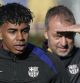 GRAFCAT1463. SANT JOAN DESPÍ (BARCELONA), 29/11/2024.- El jugador del FC Barcelona Lamine Yamal y su entrenador, Hansi Flick, durante el entrenamiento del equipo blaugrana este viernes en las instalaciones de la Ciudad Deportiva Joan Gamper para preparar el partido de LaLiga que mañana disputarán ante Las Palmas. EFE/Enric Fontcuberta.