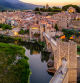 El rincón de la Garrotxa que parece haberse quedado atrapado en la época medieval y enamora con su impresionante puente fortificado