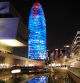 Juego de luces y reflejos de la Torre Glòries en el Llum BCN.