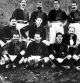 Barça equipo 1901. Meyer es el tercero por la izquierda, de pie, brazos en jarras, entre Reig i Cabot. Abajo, en el centro, Gamper