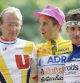 Greg Lemond, entre Laurent Fignon y Perico Delgado, en el podio de París en 1989