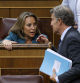 MADRID, 17/09/2025.- El presidente del PP, Alberto Núñez Feijóo conversa con la diputada Cuca Gamarra durante la sesión de control celebrada, este miércoles, en el Congreso de los Diputados. EFE/ J.J. Guillén