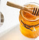 El truco de la abuela para identificar la miel de buena calidad: “Si se te queda en el dedo la gota y no escurre con rapidez, es una buena miel”