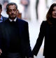 Sarkozy se despide de su mujer, Carla Bruni, antes de entrar en la prisión de La Santé