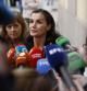 Letizia acompaña a su amiga Sonsoles tras la muerte de su padre, Fernando Ónega: “Vengo a darle un abrazo”