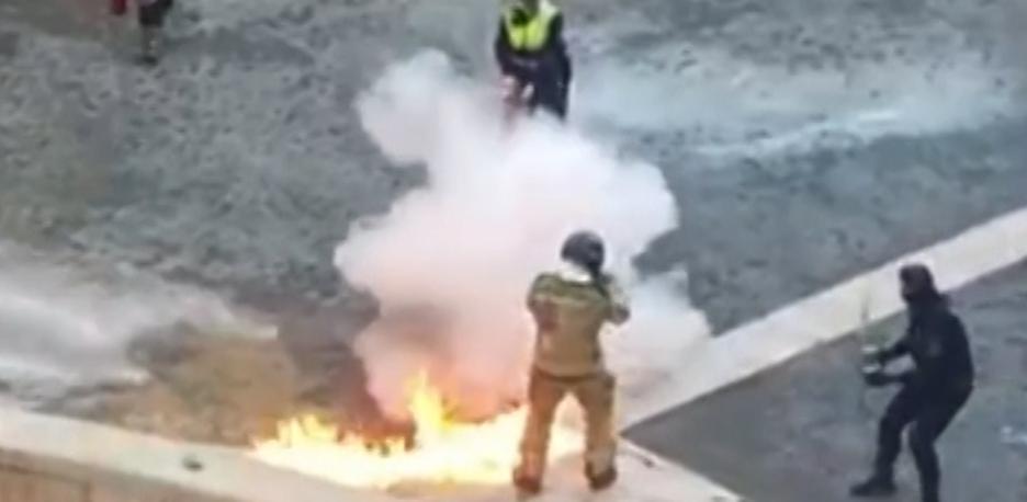Un bombero intenta quemarse a lo bonzo en Murcia pero la intervención policial lo evita
