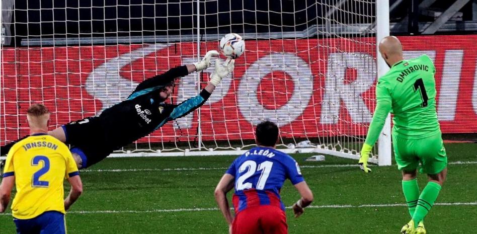 Negredo complica la vida al Eibar