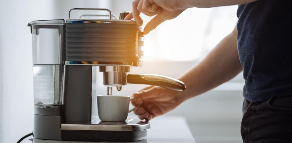 Llevas toda la vida limpiando la cafetera mal