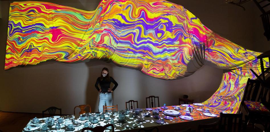 Londres sale del túnel a través del maravilloso mundo de Alicia Londres sale del túnel a través del maravilloso mundo de Alicia