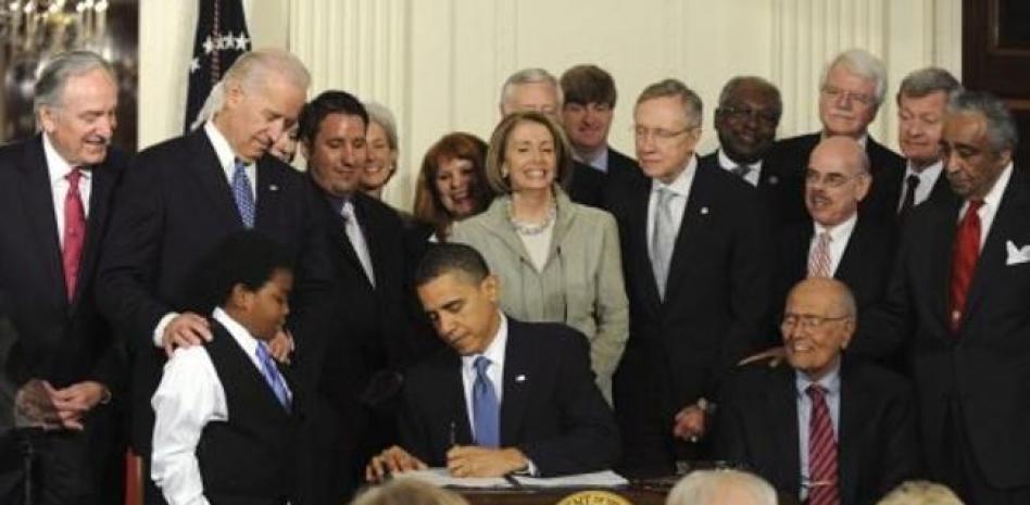Obama: "Firmo este proyecto de ley de reforma sanitaria en nombre de mi madre"