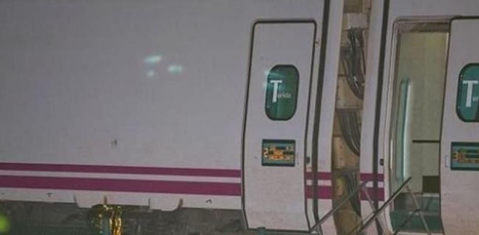 Mueren al menos 12 personas y 14 resultan heridas al ser arrollados por un tren en la estación de Castelldefels Platja