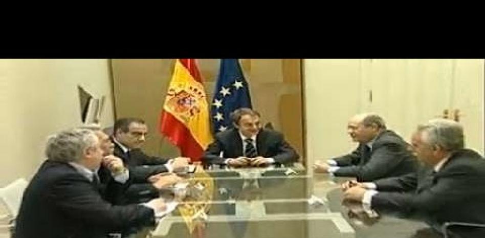 El Gobierno cierra el pacto social con sindicatos y patronal