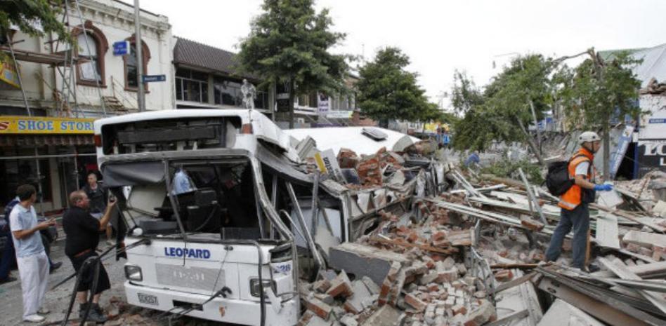 Unas 100 personas podrían estar atrapadas bajo las ruinas en Nueva Zelanda
