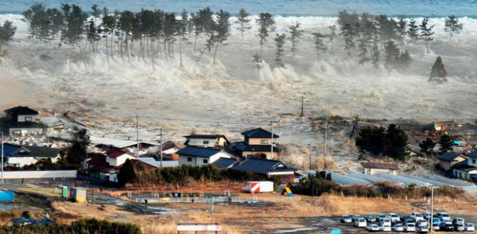 Un terremoto de 8,9 grados causa un tsunami que deja cientos de muertos en la costa noreste de Japón