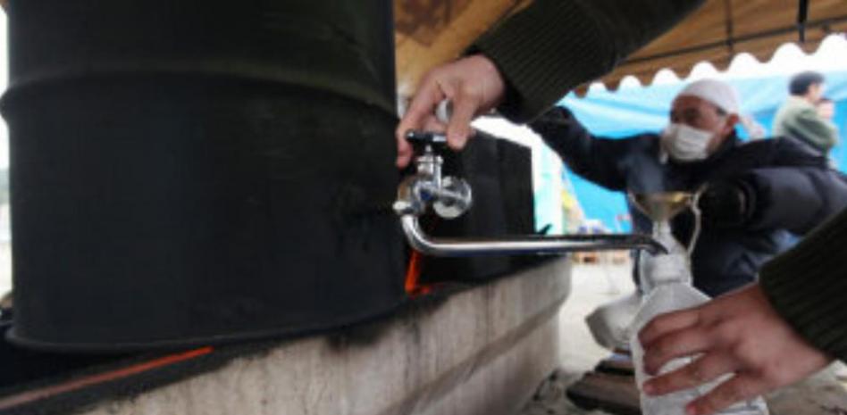 Japón recomienda evitar dar agua de grifo a los bebés en Tokio