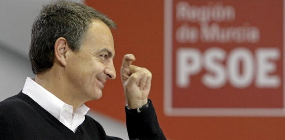 Zapatero se da un baño de multitudes con la incógnita de la sucesión abierta