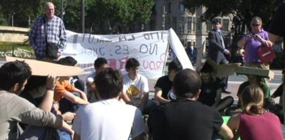 Una acampada juvenil en Plaça Catalunya se erige como secuela de la manifestación "por una democracia real"