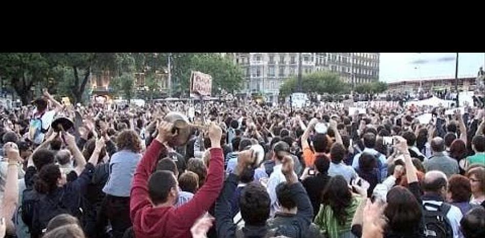 El veto de la Junta Electoral incrementa la presencia de acampados en la plaza Catalunya