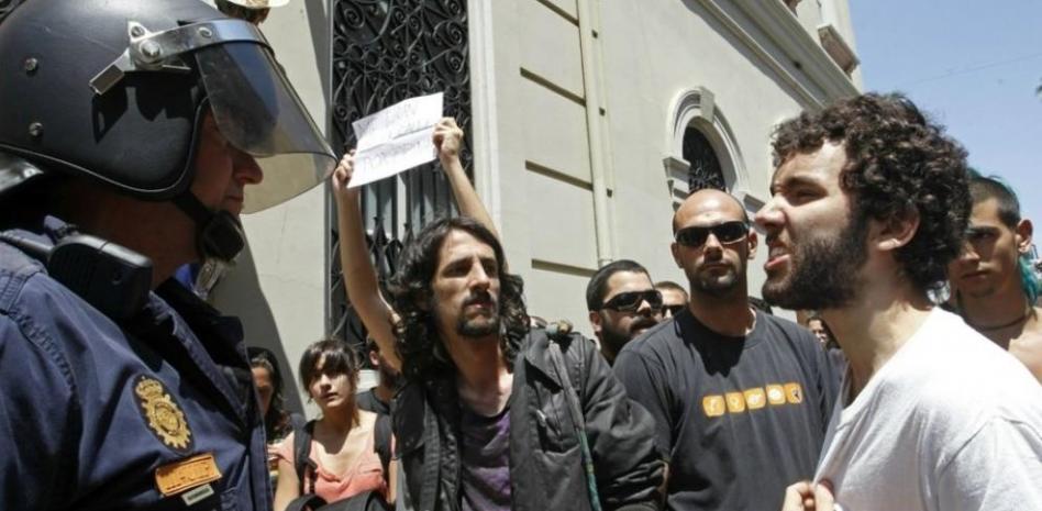 Heridos y detenidos tras una carga policial contra 'indignados' en Valencia