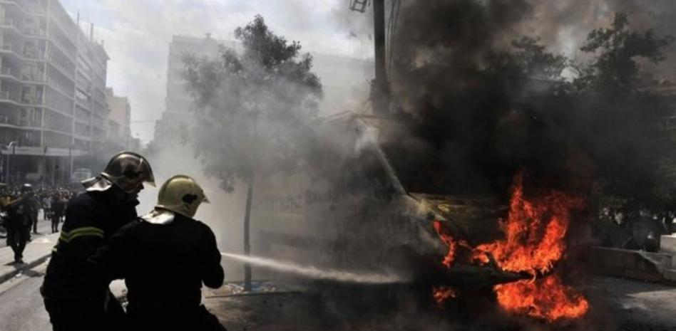 Los griegos inician una huelga de dos días por la injusticia social de los recortes