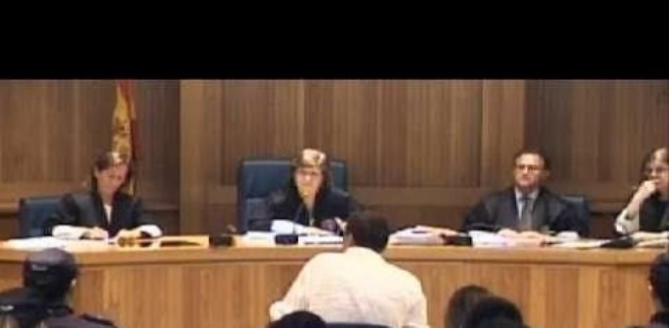 Rubalcaba responde a Otegi: "ETA no estorba, ETA mata"