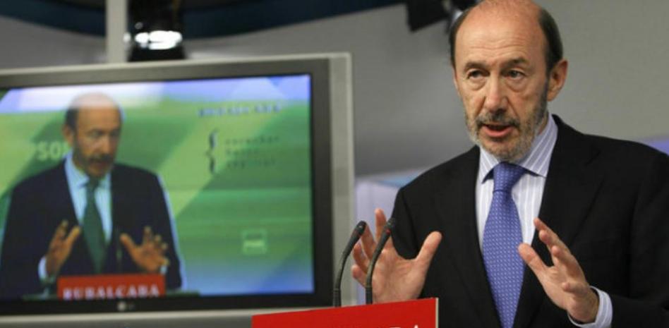 Rubalcaba propone que los consejos de alcaldes sustituyan a las diputaciones