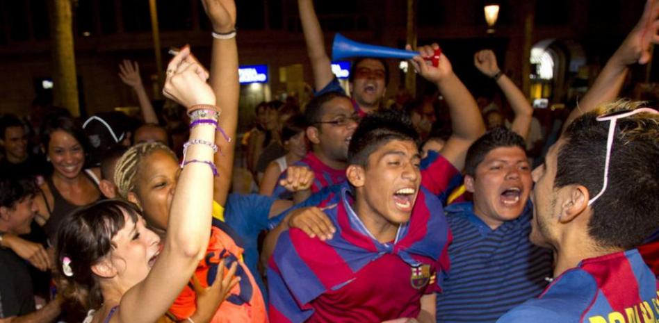 Centenares de culés festejan en Canaletes la victoria en la Supercopa