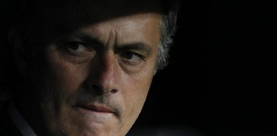 Mourinho: "Hay equipos que se pueden limpiar de tarjetas, pero nosotros no"