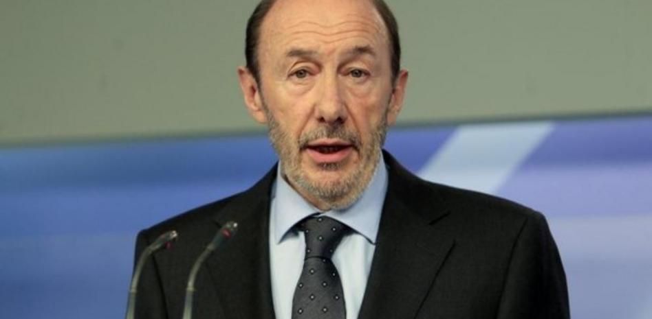 Rubalcaba, sobre el fin de ETA: "Ya nadie tiene que mirar hacia atrás o debajo del coche"