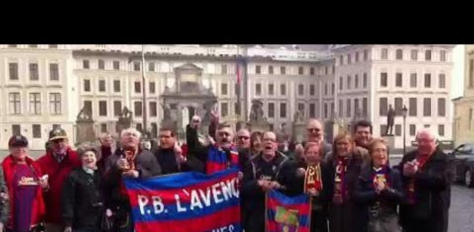 La afición del Barça llena las calles de Praga