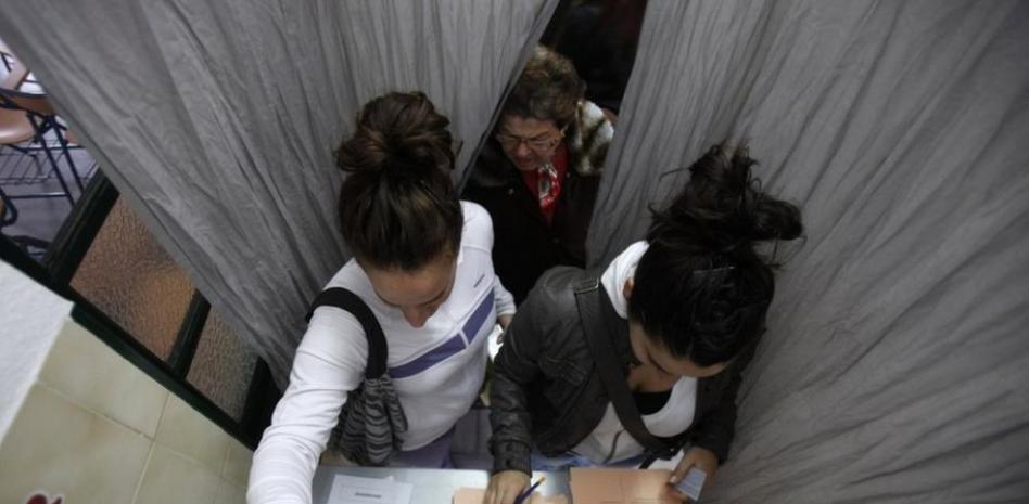 La participación a dos horas del cierre electoral es cuatro puntos inferior que en 2008