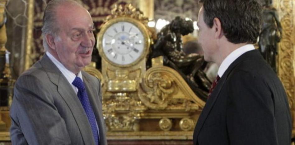 El Rey se quita las gafas de sol al mejorar su lesión en el ojo