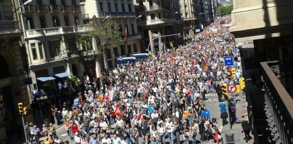 Barcelona vive la manifestación más masiva en años en plena crisis