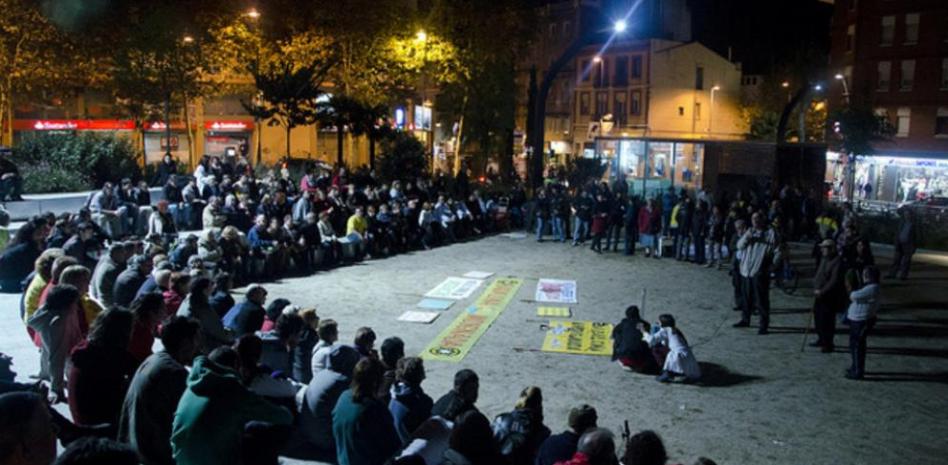 Los indignados del área de Barcelona marchan juntos hacia la manifestación del 12M